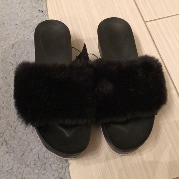 FOREVER 21 Black Furry Platform Slides - Picture 3 of 5